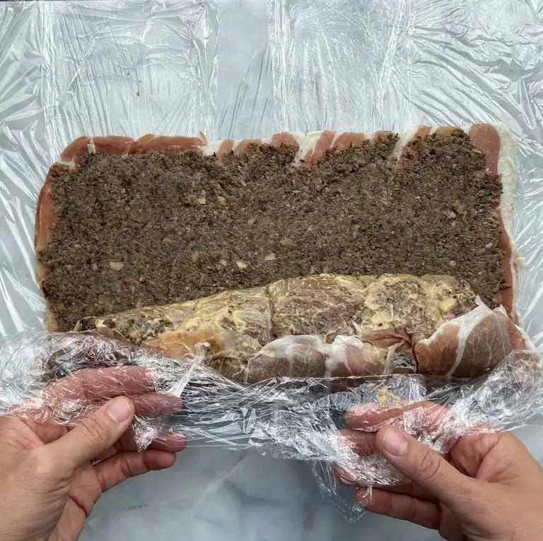 Yaratıcı yılbaşı yemeği tarifleri etli milföy sarma