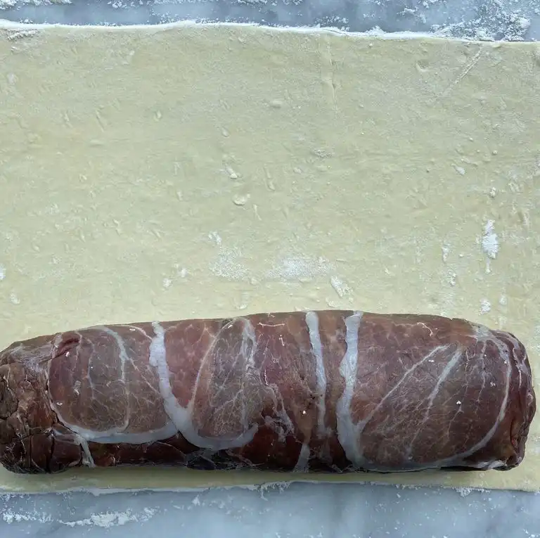 lezzetli yılbaşı yemeği tarifi etli milföy sarma