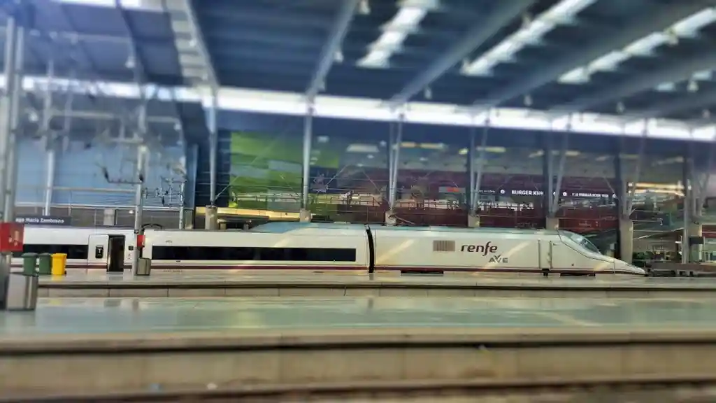 ispanya-tren-rehberi-renfe-tren-istasyonunda