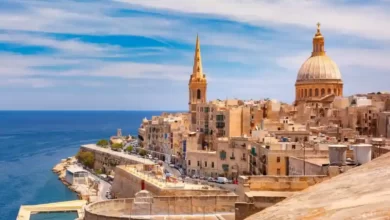 Malta gezilecek yerler ve tarih, Malta'da kültürel deneyimler ve tarihi mekanlar, Gozo adası plajları ve şnorkelle dalış, Comino seyrek nüfusu ve doğal güzellikleri, Malta gece hayatı ve eğlence mekanları, Valletta'da St. John's Co-Cathedral ve Büyük Liman, Üç Şehir (Vittoriosa, Senglea, Cospicua) tarihi ve manzaraları, Mdina'nın eski şehri ve tarihi dokusu, Ħal Saflieni Hypogeum'un tarih öncesi ziyareti, Cirkewwa'dan Gozo adasına feribot seyahati, Gozo tuk-tuk turu ve öğle yemeği önerileri, Ramla plajı ve St. Peter's Pool'da güneşlenme, Saint Julian's gece hayatı ve Portomaso marinası, Paceville'deki Malta'nın en büyük gece hayatı bölgesi, Valletta'da akşam yemeği ve Büyük Liman manzarası, Malta mutfağı ve yerel lezzetler, Gece kulüpleri ve canlı müzik mekanları Malta'da, 48 saatlik Malta gezisi için öneriler, Malta'da aktiviteler ve turistik ipuçları, Malta seyahati için plan yapma rehberi