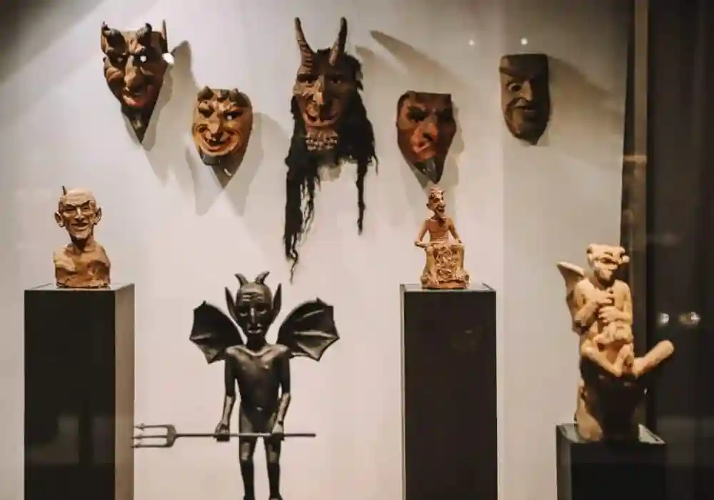 Kaunas-Devils-Museum-Gezi-Rehberi
